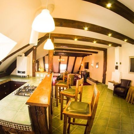 The Attic Apartment บราชอฟ ภายนอก รูปภาพ